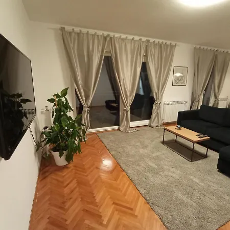 Apartman Monas Iii