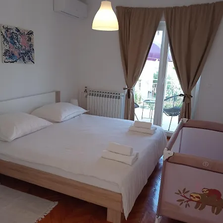 Apartman Monas Iii *
