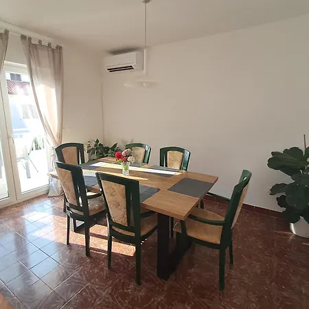 Monas Iii Apartment Pjescana Uvala